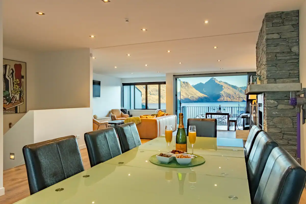 Central Executive Apartment Newly Listed! photo 8