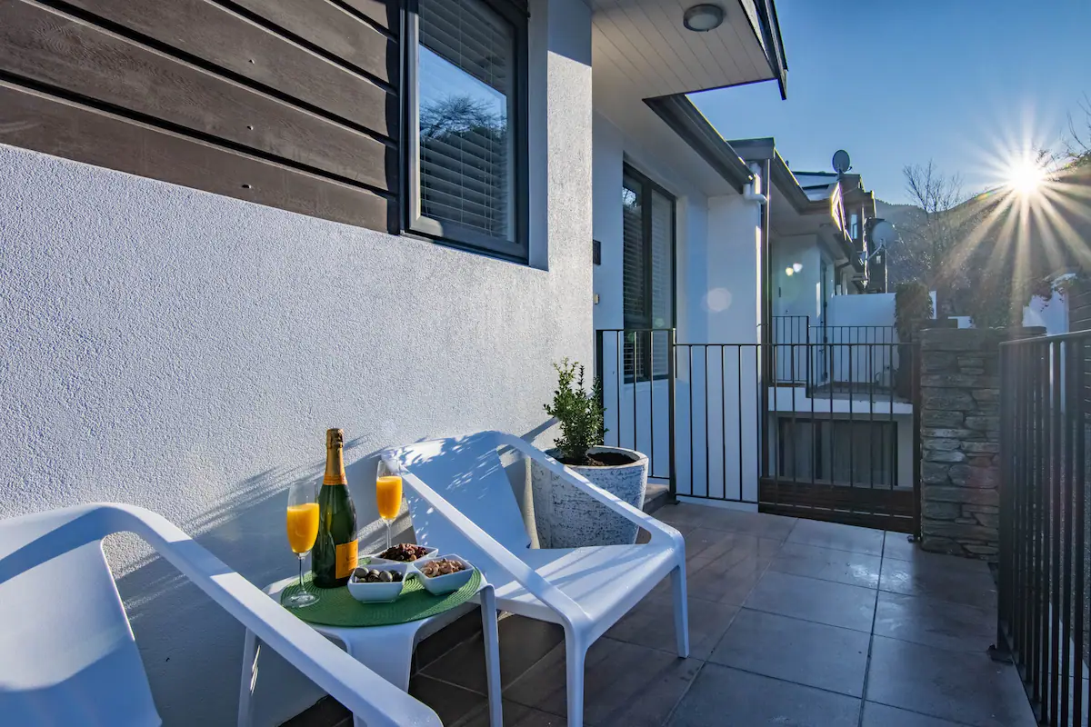 Central Executive Apartment Newly Listed! photo 14
