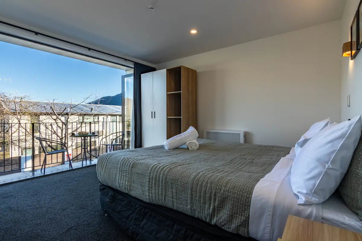 Central Executive Apartment Newly Listed! photo 15