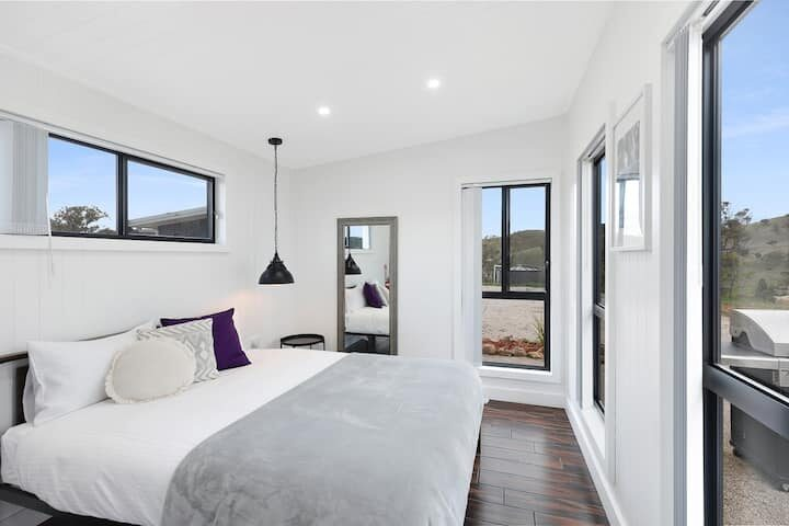 Amethyst – 1 Bed Cabin – Kundalini Lodge photo 3