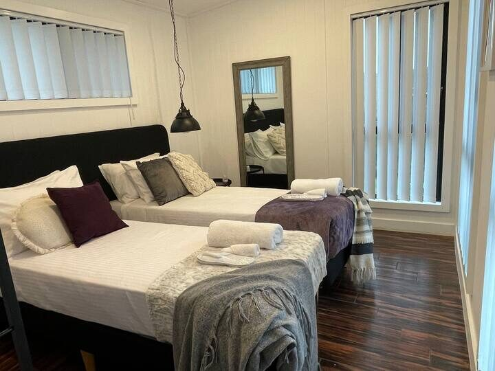 Amethyst – 1 Bed Cabin – Kundalini Lodge photo 14