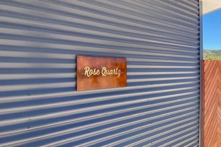 Rose Quartz – 1 Bed Cabin – Kundalini Lodge photo 7
