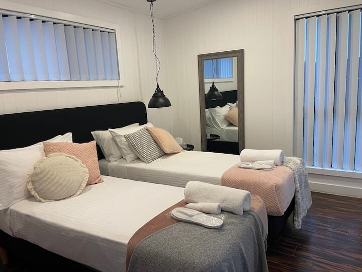 Rose Quartz – 1 Bed Cabin – Kundalini Lodge photo 14