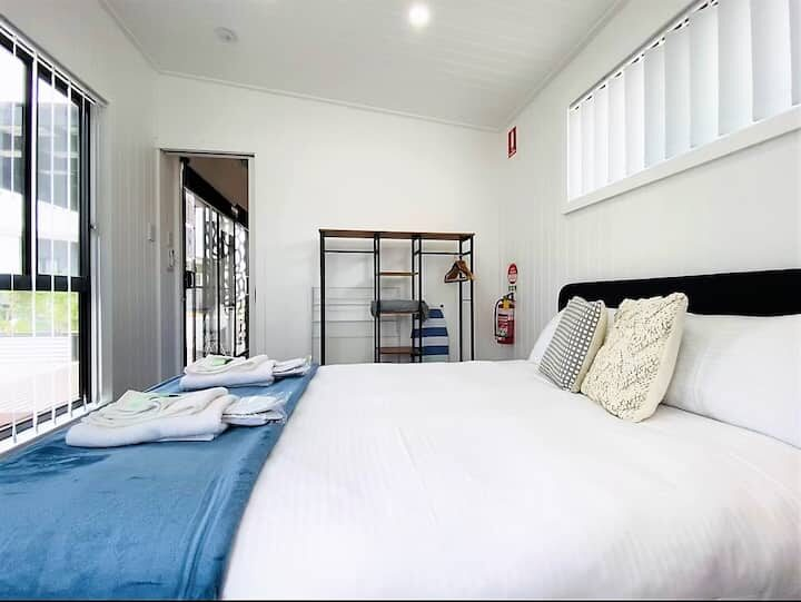 Celestine – 1 Bed Cabin – Kundalini Lodge photo 3